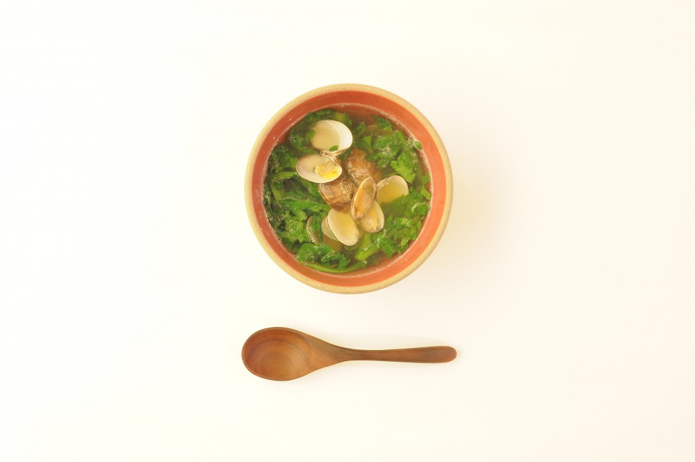 浅蜊と春菊のにんにくスープ