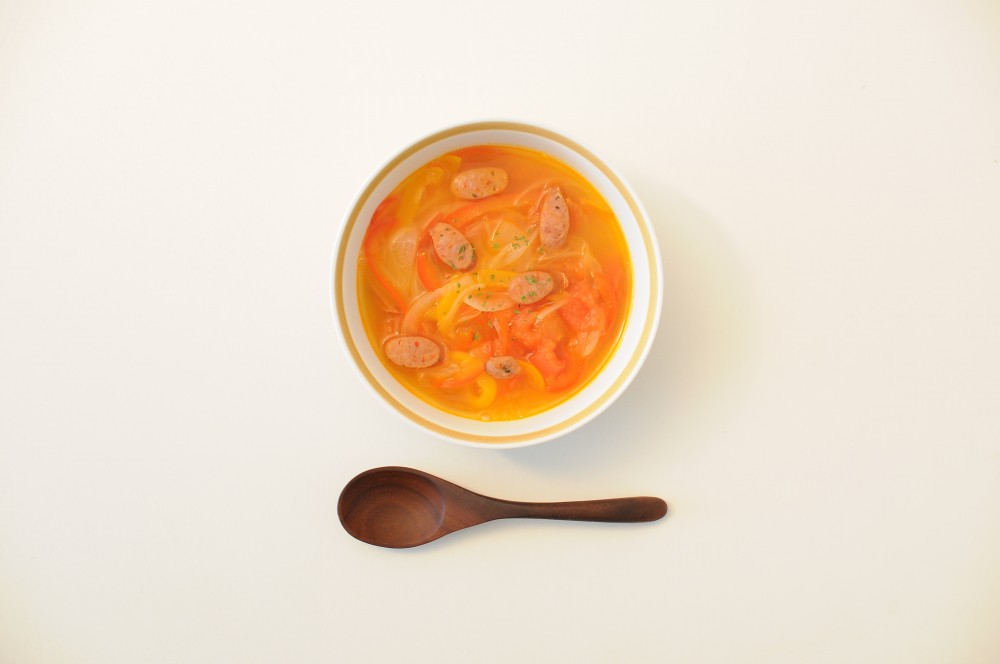 パプリカとソーセージのトマトスープ